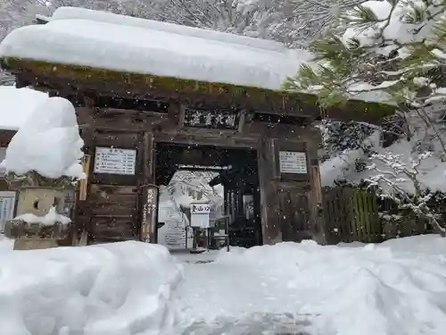 宝珠山 立石寺の山門・神門