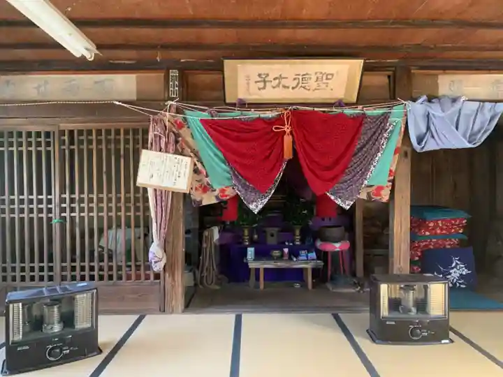 聖徳太子堂の本殿・本堂