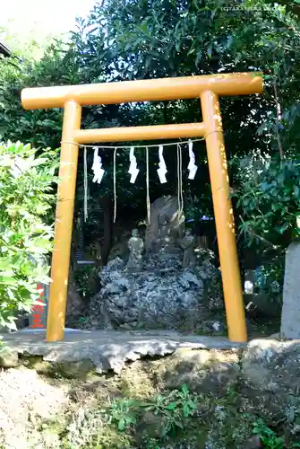 横浜御嶽神社の鳥居