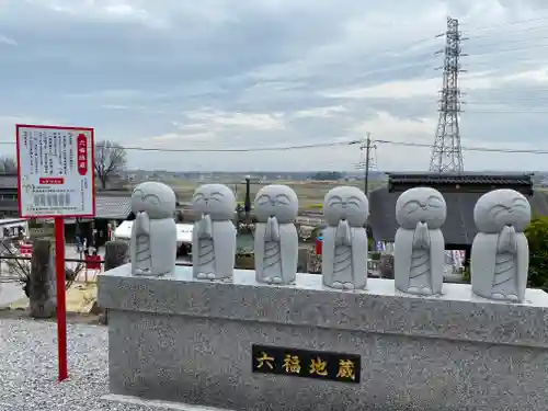 埼玉厄除け開運大師・龍泉寺（切り絵御朱印発祥の寺）の地蔵