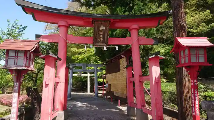 鼻顔稲荷神社の鳥居
