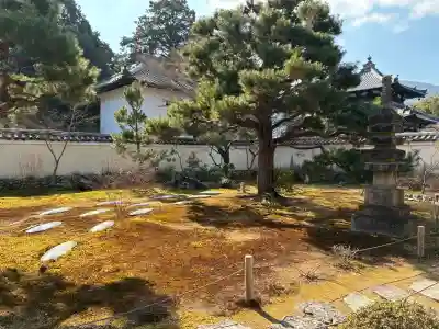 鹿王院の{uncategorized: "未分類", other: "その他", undefined: "問題あり", building: "その他建物", grave: "お墓", sacred_gate: "鳥居", guardian: "狛犬", statue: "像", buddha: "仏像", history: "歴史", nature: "自然", garden: "庭園", animal: "動物", pagoda: "塔", temizu: "手水舎", mountain_gate: "山門・神門", sanctuary: "本殿・本堂", subordinate: "末社・摂社", art: "芸術", scenery: "景色", jizo: "地蔵", ema: "絵馬", goshuin: "御朱印", omikuji: "おみくじ", items: "授与品その他", amulet: "お守り", goshuincho: "御朱印帳", eats: "食事", festival: "お祭り", votive_dance: "神楽", shichigosan: "七五三参", wedding: "結婚式", experience: "体験その他", initially: "初詣", around: "周辺", anti_infection: "感染症対策"}