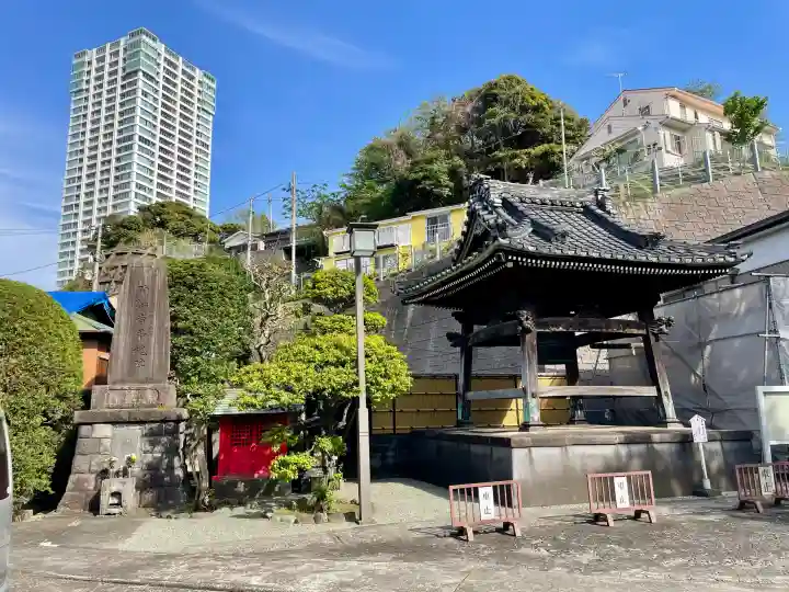 良長院の{uncategorized: "未分類", other: "その他", undefined: "問題あり", building: "その他建物", grave: "お墓", sacred_gate: "鳥居", guardian: "狛犬", statue: "像", buddha: "仏像", history: "歴史", nature: "自然", garden: "庭園", animal: "動物", pagoda: "塔", temizu: "手水舎", mountain_gate: "山門・神門", sanctuary: "本殿・本堂", subordinate: "末社・摂社", art: "芸術", scenery: "景色", jizo: "地蔵", ema: "絵馬", goshuin: "御朱印", omikuji: "おみくじ", items: "授与品その他", amulet: "お守り", goshuincho: "御朱印帳", eats: "食事", festival: "お祭り", votive_dance: "神楽", shichigosan: "七五三参", wedding: "結婚式", experience: "体験その他", initially: "初詣", around: "周辺", anti_infection: "感染症対策"}