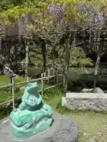 出雲大社神楽殿の{uncategorized: "未分類", other: "その他", undefined: "問題あり", building: "その他建物", grave: "お墓", sacred_gate: "鳥居", guardian: "狛犬", statue: "像", buddha: "仏像", history: "歴史", nature: "自然", garden: "庭園", animal: "動物", pagoda: "塔", temizu: "手水舎", mountain_gate: "山門・神門", sanctuary: "本殿・本堂", subordinate: "末社・摂社", art: "芸術", scenery: "景色", jizo: "地蔵", ema: "絵馬", goshuin: "御朱印", omikuji: "おみくじ", items: "授与品その他", amulet: "お守り", goshuincho: "御朱印帳", eats: "食事", festival: "お祭り", votive_dance: "神楽", shichigosan: "七五三参", wedding: "結婚式", experience: "体験その他", initially: "初詣", around: "周辺", anti_infection: "感染症対策"}