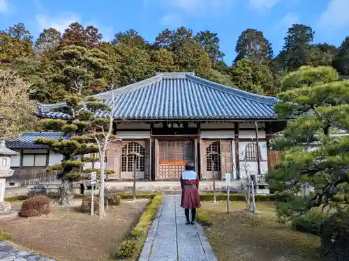 大池寺の本殿