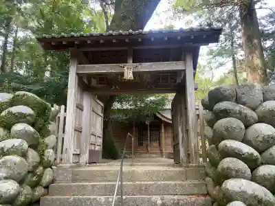 飛鳥神社の{uncategorized: "未分類", other: "その他", undefined: "問題あり", building: "その他建物", grave: "お墓", sacred_gate: "鳥居", guardian: "狛犬", statue: "像", buddha: "仏像", history: "歴史", nature: "自然", garden: "庭園", animal: "動物", pagoda: "塔", temizu: "手水舎", mountain_gate: "山門・神門", sanctuary: "本殿・本堂", subordinate: "末社・摂社", art: "芸術", scenery: "景色", jizo: "地蔵", ema: "絵馬", goshuin: "御朱印", omikuji: "おみくじ", items: "授与品その他", amulet: "お守り", goshuincho: "御朱印帳", eats: "食事", festival: "お祭り", votive_dance: "神楽", shichigosan: "七五三参", wedding: "結婚式", experience: "体験その他", initially: "初詣", around: "周辺", anti_infection: "感染症対策"}