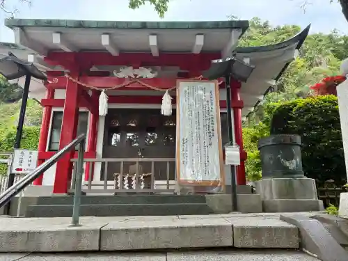 元町厳島神社の{uncategorized: "未分類", other: "その他", undefined: "問題あり", building: "その他建物", grave: "お墓", sacred_gate: "鳥居", guardian: "狛犬", statue: "像", buddha: "仏像", history: "歴史", nature: "自然", garden: "庭園", animal: "動物", pagoda: "塔", temizu: "手水舎", mountain_gate: "山門・神門", sanctuary: "本殿・本堂", subordinate: "末社・摂社", art: "芸術", scenery: "景色", jizo: "地蔵", ema: "絵馬", goshuin: "御朱印", omikuji: "おみくじ", items: "授与品その他", amulet: "お守り", goshuincho: "御朱印帳", eats: "食事", festival: "お祭り", votive_dance: "神楽", shichigosan: "七五三参", wedding: "結婚式", experience: "体験その他", initially: "初詣", around: "周辺", anti_infection: "感染症対策"}