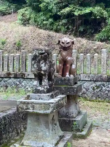 新次神社の狛犬