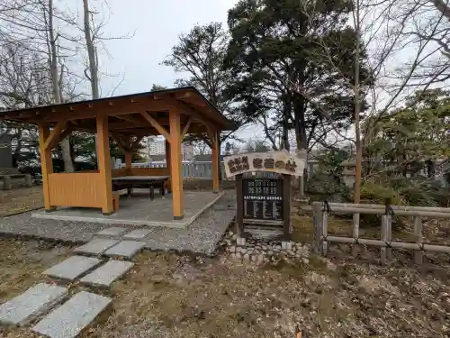 湯倉神社の{uncategorized: "未分類", other: "その他", undefined: "問題あり", building: "その他建物", grave: "お墓", sacred_gate: "鳥居", guardian: "狛犬", statue: "像", buddha: "仏像", history: "歴史", nature: "自然", garden: "庭園", animal: "動物", pagoda: "塔", temizu: "手水舎", mountain_gate: "山門・神門", sanctuary: "本殿・本堂", subordinate: "末社・摂社", art: "芸術", scenery: "景色", jizo: "地蔵", ema: "絵馬", goshuin: "御朱印", omikuji: "おみくじ", items: "授与品その他", amulet: "お守り", goshuincho: "御朱印帳", eats: "食事", festival: "お祭り", votive_dance: "神楽", shichigosan: "七五三参", wedding: "結婚式", experience: "体験その他", initially: "初詣", around: "周辺", anti_infection: "感染症対策"}