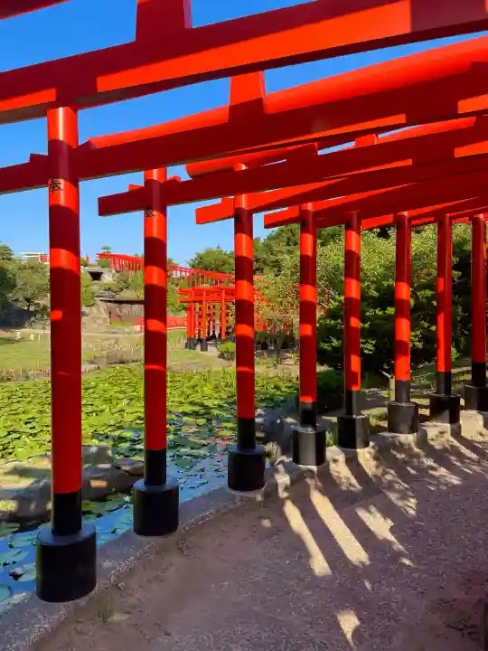 高山稲荷神社の{uncategorized: "未分類", other: "その他", undefined: "問題あり", building: "その他建物", grave: "お墓", sacred_gate: "鳥居", guardian: "狛犬", statue: "像", buddha: "仏像", history: "歴史", nature: "自然", garden: "庭園", animal: "動物", pagoda: "塔", temizu: "手水舎", mountain_gate: "山門・神門", sanctuary: "本殿・本堂", subordinate: "末社・摂社", art: "芸術", scenery: "景色", jizo: "地蔵", ema: "絵馬", goshuin: "御朱印", omikuji: "おみくじ", items: "授与品その他", amulet: "お守り", goshuincho: "御朱印帳", eats: "食事", festival: "お祭り", votive_dance: "神楽", shichigosan: "七五三参", wedding: "結婚式", experience: "体験その他", initially: "初詣", around: "周辺", anti_infection: "感染症対策"}