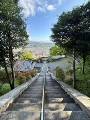 高野口八幡神社の{uncategorized: "未分類", other: "その他", undefined: "問題あり", building: "その他建物", grave: "お墓", sacred_gate: "鳥居", guardian: "狛犬", statue: "像", buddha: "仏像", history: "歴史", nature: "自然", garden: "庭園", animal: "動物", pagoda: "塔", temizu: "手水舎", mountain_gate: "山門・神門", sanctuary: "本殿・本堂", subordinate: "末社・摂社", art: "芸術", scenery: "景色", jizo: "地蔵", ema: "絵馬", goshuin: "御朱印", omikuji: "おみくじ", items: "授与品その他", amulet: "お守り", goshuincho: "御朱印帳", eats: "食事", festival: "お祭り", votive_dance: "神楽", shichigosan: "七五三参", wedding: "結婚式", experience: "体験その他", initially: "初詣", around: "周辺", anti_infection: "感染症対策"}