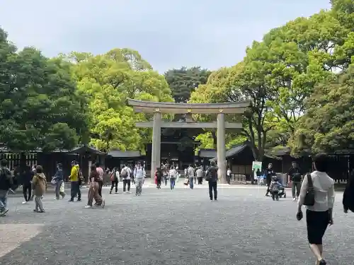 明治神宮の{uncategorized: "未分類", other: "その他", undefined: "問題あり", building: "その他建物", grave: "お墓", sacred_gate: "鳥居", guardian: "狛犬", statue: "像", buddha: "仏像", history: "歴史", nature: "自然", garden: "庭園", animal: "動物", pagoda: "塔", temizu: "手水舎", mountain_gate: "山門・神門", sanctuary: "本殿・本堂", subordinate: "末社・摂社", art: "芸術", scenery: "景色", jizo: "地蔵", ema: "絵馬", goshuin: "御朱印", omikuji: "おみくじ", items: "授与品その他", amulet: "お守り", goshuincho: "御朱印帳", eats: "食事", festival: "お祭り", votive_dance: "神楽", shichigosan: "七五三参", wedding: "結婚式", experience: "体験その他", initially: "初詣", around: "周辺", anti_infection: "感染症対策"}