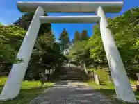土津神社|こどもと出世の神さまの{uncategorized: "未分類", other: "その他", undefined: "問題あり", building: "その他建物", grave: "お墓", sacred_gate: "鳥居", guardian: "狛犬", statue: "像", buddha: "仏像", history: "歴史", nature: "自然", garden: "庭園", animal: "動物", pagoda: "塔", temizu: "手水舎", mountain_gate: "山門・神門", sanctuary: "本殿・本堂", subordinate: "末社・摂社", art: "芸術", scenery: "景色", jizo: "地蔵", ema: "絵馬", goshuin: "御朱印", omikuji: "おみくじ", items: "授与品その他", amulet: "お守り", goshuincho: "御朱印帳", eats: "食事", festival: "お祭り", votive_dance: "神楽", shichigosan: "七五三参", wedding: "結婚式", experience: "体験その他", initially: "初詣", around: "周辺", anti_infection: "感染症対策"}
