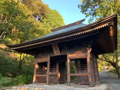 普門寺(切り絵御朱印発祥の寺)の山門・神門