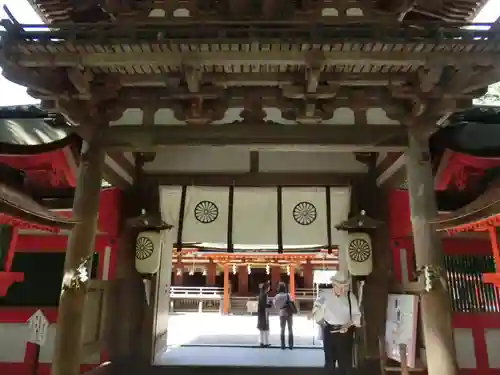 石上神宮の山門・神門