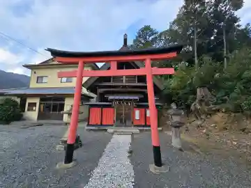 樫本神社(大原野神社境外摂社)の{uncategorized: "未分類", other: "その他", undefined: "問題あり", building: "その他建物", grave: "お墓", sacred_gate: "鳥居", guardian: "狛犬", statue: "像", buddha: "仏像", history: "歴史", nature: "自然", garden: "庭園", animal: "動物", pagoda: "塔", temizu: "手水舎", mountain_gate: "山門・神門", sanctuary: "本殿・本堂", subordinate: "末社・摂社", art: "芸術", scenery: "景色", jizo: "地蔵", ema: "絵馬", goshuin: "御朱印", omikuji: "おみくじ", items: "授与品その他", amulet: "お守り", goshuincho: "御朱印帳", eats: "食事", festival: "お祭り", votive_dance: "神楽", shichigosan: "七五三参", wedding: "結婚式", experience: "体験その他", initially: "初詣", around: "周辺", anti_infection: "感染症対策"}