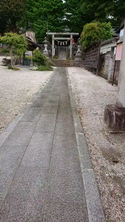 諏訪神社の鳥居