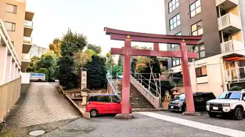 白金氷川神社の鳥居