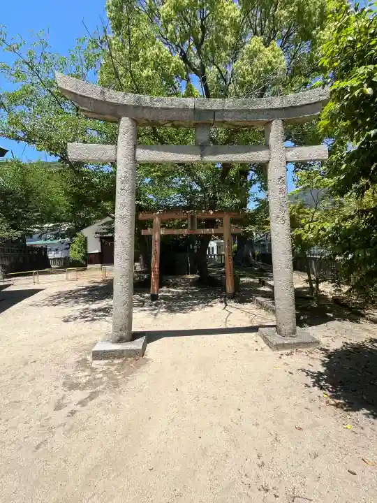 八岩華神社の{uncategorized: "未分類", other: "その他", undefined: "問題あり", building: "その他建物", grave: "お墓", sacred_gate: "鳥居", guardian: "狛犬", statue: "像", buddha: "仏像", history: "歴史", nature: "自然", garden: "庭園", animal: "動物", pagoda: "塔", temizu: "手水舎", mountain_gate: "山門・神門", sanctuary: "本殿・本堂", subordinate: "末社・摂社", art: "芸術", scenery: "景色", jizo: "地蔵", ema: "絵馬", goshuin: "御朱印", omikuji: "おみくじ", items: "授与品その他", amulet: "お守り", goshuincho: "御朱印帳", eats: "食事", festival: "お祭り", votive_dance: "神楽", shichigosan: "七五三参", wedding: "結婚式", experience: "体験その他", initially: "初詣", around: "周辺", anti_infection: "感染症対策"}