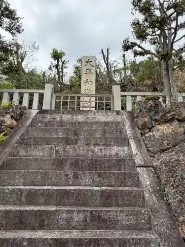 建勲神社の{uncategorized: "未分類", other: "その他", undefined: "問題あり", building: "その他建物", grave: "お墓", sacred_gate: "鳥居", guardian: "狛犬", statue: "像", buddha: "仏像", history: "歴史", nature: "自然", garden: "庭園", animal: "動物", pagoda: "塔", temizu: "手水舎", mountain_gate: "山門・神門", sanctuary: "本殿・本堂", subordinate: "末社・摂社", art: "芸術", scenery: "景色", jizo: "地蔵", ema: "絵馬", goshuin: "御朱印", omikuji: "おみくじ", items: "授与品その他", amulet: "お守り", goshuincho: "御朱印帳", eats: "食事", festival: "お祭り", votive_dance: "神楽", shichigosan: "七五三参", wedding: "結婚式", experience: "体験その他", initially: "初詣", around: "周辺", anti_infection: "感染症対策"}