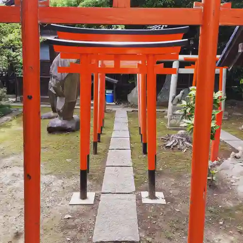 三囲神社の鳥居