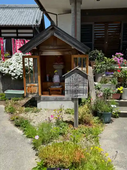井際山 如意輪寺の{uncategorized: "未分類", other: "その他", undefined: "問題あり", building: "その他建物", grave: "お墓", sacred_gate: "鳥居", guardian: "狛犬", statue: "像", buddha: "仏像", history: "歴史", nature: "自然", garden: "庭園", animal: "動物", pagoda: "塔", temizu: "手水舎", mountain_gate: "山門・神門", sanctuary: "本殿・本堂", subordinate: "末社・摂社", art: "芸術", scenery: "景色", jizo: "地蔵", ema: "絵馬", goshuin: "御朱印", omikuji: "おみくじ", items: "授与品その他", amulet: "お守り", goshuincho: "御朱印帳", eats: "食事", festival: "お祭り", votive_dance: "神楽", shichigosan: "七五三参", wedding: "結婚式", experience: "体験その他", initially: "初詣", around: "周辺", anti_infection: "感染症対策"}