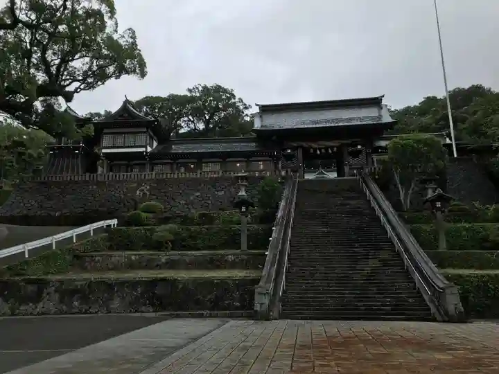 鎮西大社諏訪神社の山門・神門
