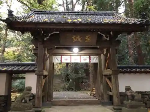 美奈宜神社の山門