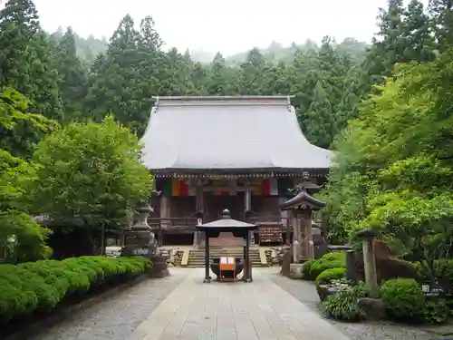 宝珠山 立石寺の本殿・本堂