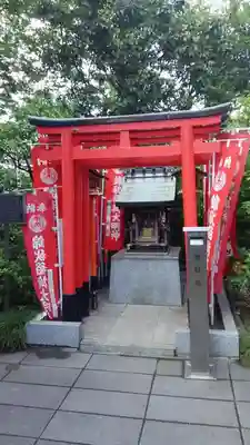 錦秋稲荷大明神の鳥居
