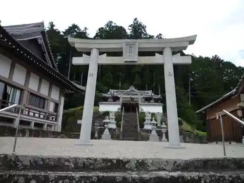 春日神社 (西田原)の鳥居