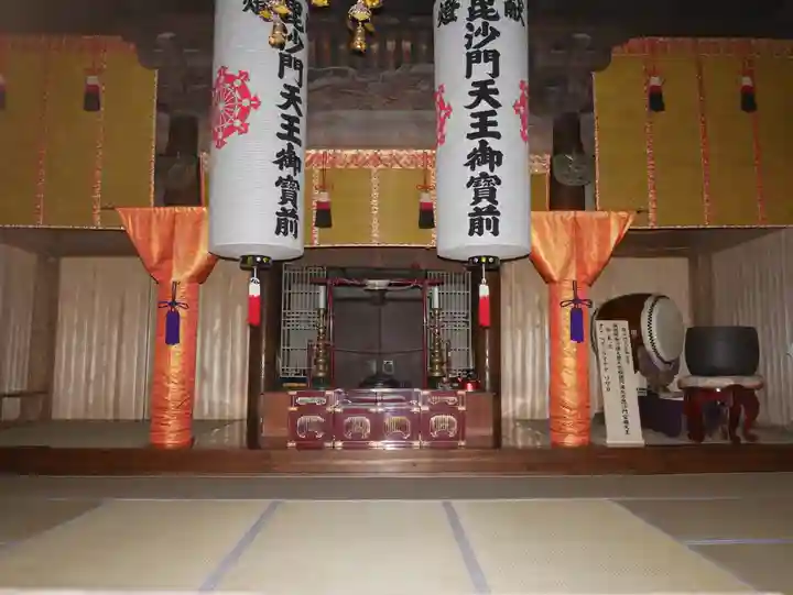 岩角山 岩角寺の本殿・本堂