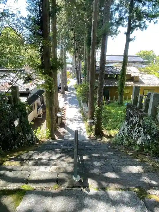 山中浅間神社の{uncategorized: "未分類", other: "その他", undefined: "問題あり", building: "その他建物", grave: "お墓", sacred_gate: "鳥居", guardian: "狛犬", statue: "像", buddha: "仏像", history: "歴史", nature: "自然", garden: "庭園", animal: "動物", pagoda: "塔", temizu: "手水舎", mountain_gate: "山門・神門", sanctuary: "本殿・本堂", subordinate: "末社・摂社", art: "芸術", scenery: "景色", jizo: "地蔵", ema: "絵馬", goshuin: "御朱印", omikuji: "おみくじ", items: "授与品その他", amulet: "お守り", goshuincho: "御朱印帳", eats: "食事", festival: "お祭り", votive_dance: "神楽", shichigosan: "七五三参", wedding: "結婚式", experience: "体験その他", initially: "初詣", around: "周辺", anti_infection: "感染症対策"}