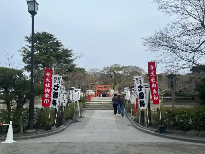 旗上弁財天社の{uncategorized: "未分類", other: "その他", undefined: "問題あり", building: "その他建物", grave: "お墓", sacred_gate: "鳥居", guardian: "狛犬", statue: "像", buddha: "仏像", history: "歴史", nature: "自然", garden: "庭園", animal: "動物", pagoda: "塔", temizu: "手水舎", mountain_gate: "山門・神門", sanctuary: "本殿・本堂", subordinate: "末社・摂社", art: "芸術", scenery: "景色", jizo: "地蔵", ema: "絵馬", goshuin: "御朱印", omikuji: "おみくじ", items: "授与品その他", amulet: "お守り", goshuincho: "御朱印帳", eats: "食事", festival: "お祭り", votive_dance: "神楽", shichigosan: "七五三参", wedding: "結婚式", experience: "体験その他", initially: "初詣", around: "周辺", anti_infection: "感染症対策"}