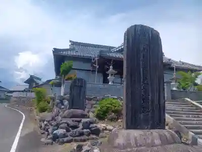 光照寺の{uncategorized: "未分類", other: "その他", undefined: "問題あり", building: "その他建物", grave: "お墓", sacred_gate: "鳥居", guardian: "狛犬", statue: "像", buddha: "仏像", history: "歴史", nature: "自然", garden: "庭園", animal: "動物", pagoda: "塔", temizu: "手水舎", mountain_gate: "山門・神門", sanctuary: "本殿・本堂", subordinate: "末社・摂社", art: "芸術", scenery: "景色", jizo: "地蔵", ema: "絵馬", goshuin: "御朱印", omikuji: "おみくじ", items: "授与品その他", amulet: "お守り", goshuincho: "御朱印帳", eats: "食事", festival: "お祭り", votive_dance: "神楽", shichigosan: "七五三参", wedding: "結婚式", experience: "体験その他", initially: "初詣", around: "周辺", anti_infection: "感染症対策"}
