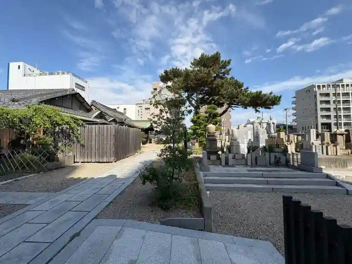 大福寺(浪華仮病院跡)の{uncategorized: "未分類", other: "その他", undefined: "問題あり", building: "その他建物", grave: "お墓", sacred_gate: "鳥居", guardian: "狛犬", statue: "像", buddha: "仏像", history: "歴史", nature: "自然", garden: "庭園", animal: "動物", pagoda: "塔", temizu: "手水舎", mountain_gate: "山門・神門", sanctuary: "本殿・本堂", subordinate: "末社・摂社", art: "芸術", scenery: "景色", jizo: "地蔵", ema: "絵馬", goshuin: "御朱印", omikuji: "おみくじ", items: "授与品その他", amulet: "お守り", goshuincho: "御朱印帳", eats: "食事", festival: "お祭り", votive_dance: "神楽", shichigosan: "七五三参", wedding: "結婚式", experience: "体験その他", initially: "初詣", around: "周辺", anti_infection: "感染症対策"}