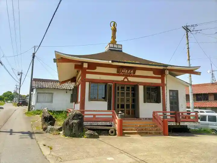 薬師堂の本殿・本堂