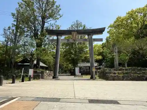 闘鶏神社の{uncategorized: "未分類", other: "その他", undefined: "問題あり", building: "その他建物", grave: "お墓", sacred_gate: "鳥居", guardian: "狛犬", statue: "像", buddha: "仏像", history: "歴史", nature: "自然", garden: "庭園", animal: "動物", pagoda: "塔", temizu: "手水舎", mountain_gate: "山門・神門", sanctuary: "本殿・本堂", subordinate: "末社・摂社", art: "芸術", scenery: "景色", jizo: "地蔵", ema: "絵馬", goshuin: "御朱印", omikuji: "おみくじ", items: "授与品その他", amulet: "お守り", goshuincho: "御朱印帳", eats: "食事", festival: "お祭り", votive_dance: "神楽", shichigosan: "七五三参", wedding: "結婚式", experience: "体験その他", initially: "初詣", around: "周辺", anti_infection: "感染症対策"}