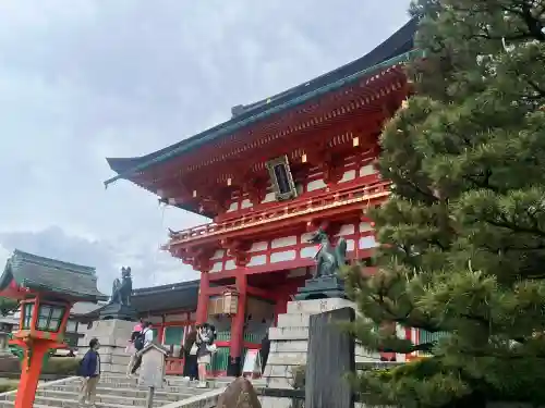 伏見稲荷大社の{uncategorized: "未分類", other: "その他", undefined: "問題あり", building: "その他建物", grave: "お墓", sacred_gate: "鳥居", guardian: "狛犬", statue: "像", buddha: "仏像", history: "歴史", nature: "自然", garden: "庭園", animal: "動物", pagoda: "塔", temizu: "手水舎", mountain_gate: "山門・神門", sanctuary: "本殿・本堂", subordinate: "末社・摂社", art: "芸術", scenery: "景色", jizo: "地蔵", ema: "絵馬", goshuin: "御朱印", omikuji: "おみくじ", items: "授与品その他", amulet: "お守り", goshuincho: "御朱印帳", eats: "食事", festival: "お祭り", votive_dance: "神楽", shichigosan: "七五三参", wedding: "結婚式", experience: "体験その他", initially: "初詣", around: "周辺", anti_infection: "感染症対策"}