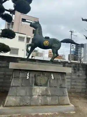 みなと八幡神社の{uncategorized: "未分類", other: "その他", undefined: "問題あり", building: "その他建物", grave: "お墓", sacred_gate: "鳥居", guardian: "狛犬", statue: "像", buddha: "仏像", history: "歴史", nature: "自然", garden: "庭園", animal: "動物", pagoda: "塔", temizu: "手水舎", mountain_gate: "山門・神門", sanctuary: "本殿・本堂", subordinate: "末社・摂社", art: "芸術", scenery: "景色", jizo: "地蔵", ema: "絵馬", goshuin: "御朱印", omikuji: "おみくじ", items: "授与品その他", amulet: "お守り", goshuincho: "御朱印帳", eats: "食事", festival: "お祭り", votive_dance: "神楽", shichigosan: "七五三参", wedding: "結婚式", experience: "体験その他", initially: "初詣", around: "周辺", anti_infection: "感染症対策"}