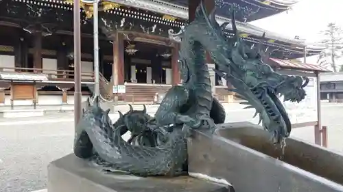 東本願寺（真宗本廟）の手水舎