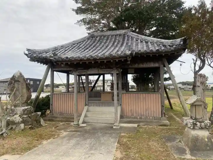 倭文神社の{uncategorized: "未分類", other: "その他", undefined: "問題あり", building: "その他建物", grave: "お墓", sacred_gate: "鳥居", guardian: "狛犬", statue: "像", buddha: "仏像", history: "歴史", nature: "自然", garden: "庭園", animal: "動物", pagoda: "塔", temizu: "手水舎", mountain_gate: "山門・神門", sanctuary: "本殿・本堂", subordinate: "末社・摂社", art: "芸術", scenery: "景色", jizo: "地蔵", ema: "絵馬", goshuin: "御朱印", omikuji: "おみくじ", items: "授与品その他", amulet: "お守り", goshuincho: "御朱印帳", eats: "食事", festival: "お祭り", votive_dance: "神楽", shichigosan: "七五三参", wedding: "結婚式", experience: "体験その他", initially: "初詣", around: "周辺", anti_infection: "感染症対策"}