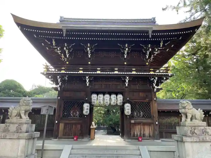 御霊神社(上御霊神社)の山門・神門