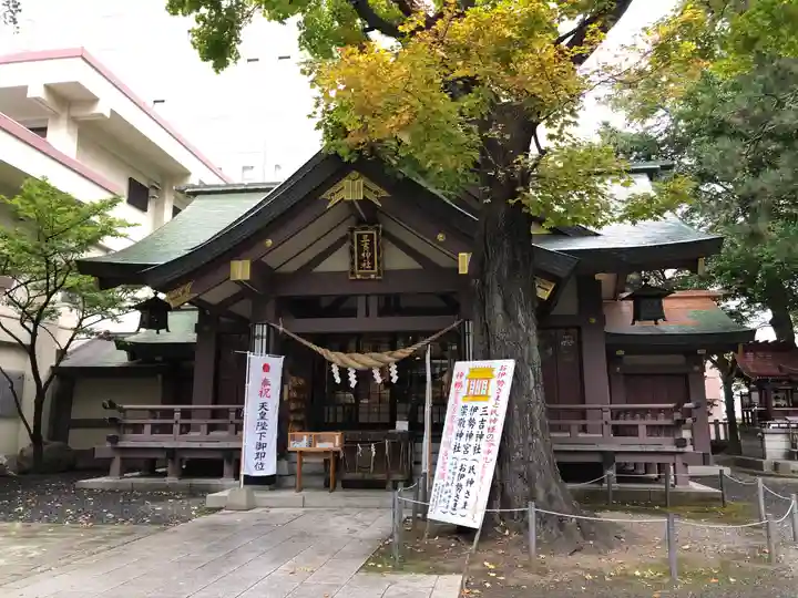 三吉神社の本殿・本堂
