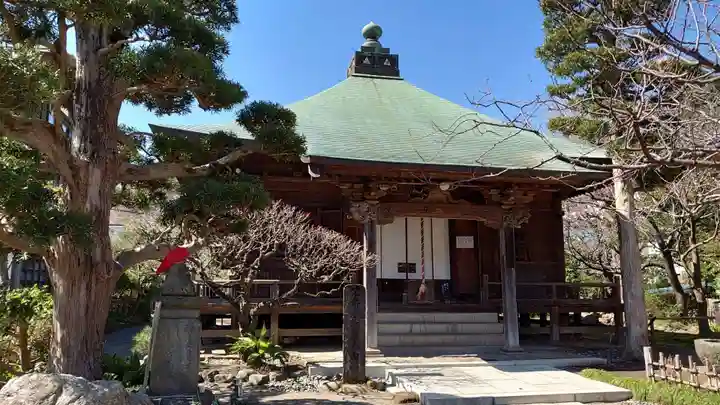 極楽寺(霊鷲山感應院極楽律寺)の本殿・本堂