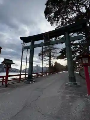 日光二荒山神社中宮祠の{uncategorized: "未分類", other: "その他", undefined: "問題あり", building: "その他建物", grave: "お墓", sacred_gate: "鳥居", guardian: "狛犬", statue: "像", buddha: "仏像", history: "歴史", nature: "自然", garden: "庭園", animal: "動物", pagoda: "塔", temizu: "手水舎", mountain_gate: "山門・神門", sanctuary: "本殿・本堂", subordinate: "末社・摂社", art: "芸術", scenery: "景色", jizo: "地蔵", ema: "絵馬", goshuin: "御朱印", omikuji: "おみくじ", items: "授与品その他", amulet: "お守り", goshuincho: "御朱印帳", eats: "食事", festival: "お祭り", votive_dance: "神楽", shichigosan: "七五三参", wedding: "結婚式", experience: "体験その他", initially: "初詣", around: "周辺", anti_infection: "感染症対策"}