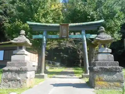 諏訪神社の鳥居
