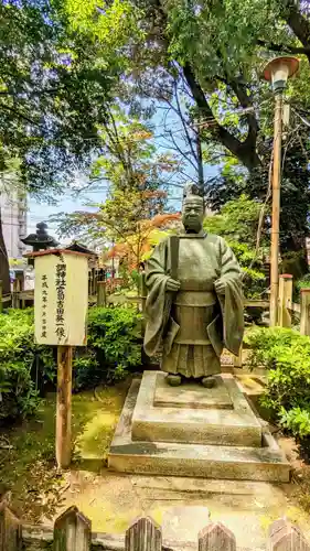 調神社の像