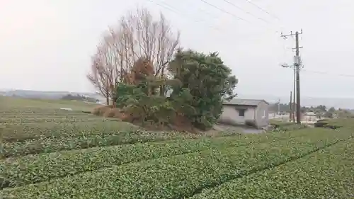 穴塚稲荷神社の周辺