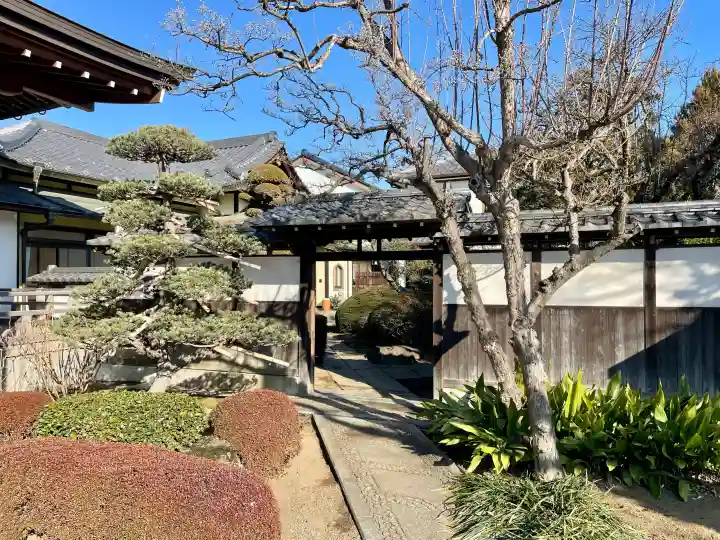 宝輪寺の{uncategorized: "未分類", other: "その他", undefined: "問題あり", building: "その他建物", grave: "お墓", sacred_gate: "鳥居", guardian: "狛犬", statue: "像", buddha: "仏像", history: "歴史", nature: "自然", garden: "庭園", animal: "動物", pagoda: "塔", temizu: "手水舎", mountain_gate: "山門・神門", sanctuary: "本殿・本堂", subordinate: "末社・摂社", art: "芸術", scenery: "景色", jizo: "地蔵", ema: "絵馬", goshuin: "御朱印", omikuji: "おみくじ", items: "授与品その他", amulet: "お守り", goshuincho: "御朱印帳", eats: "食事", festival: "お祭り", votive_dance: "神楽", shichigosan: "七五三参", wedding: "結婚式", experience: "体験その他", initially: "初詣", around: "周辺", anti_infection: "感染症対策"}